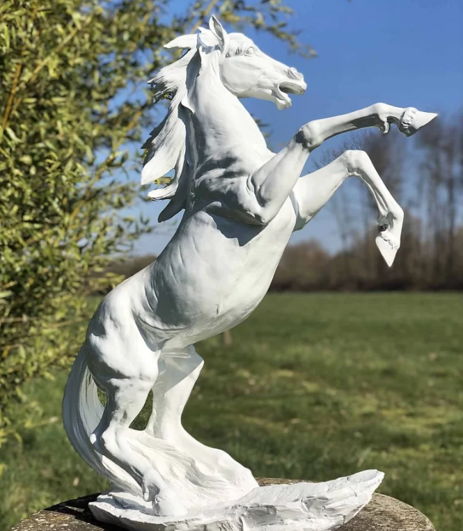 Cheval blanc cabré en résine taille S - Déco et Artisanat